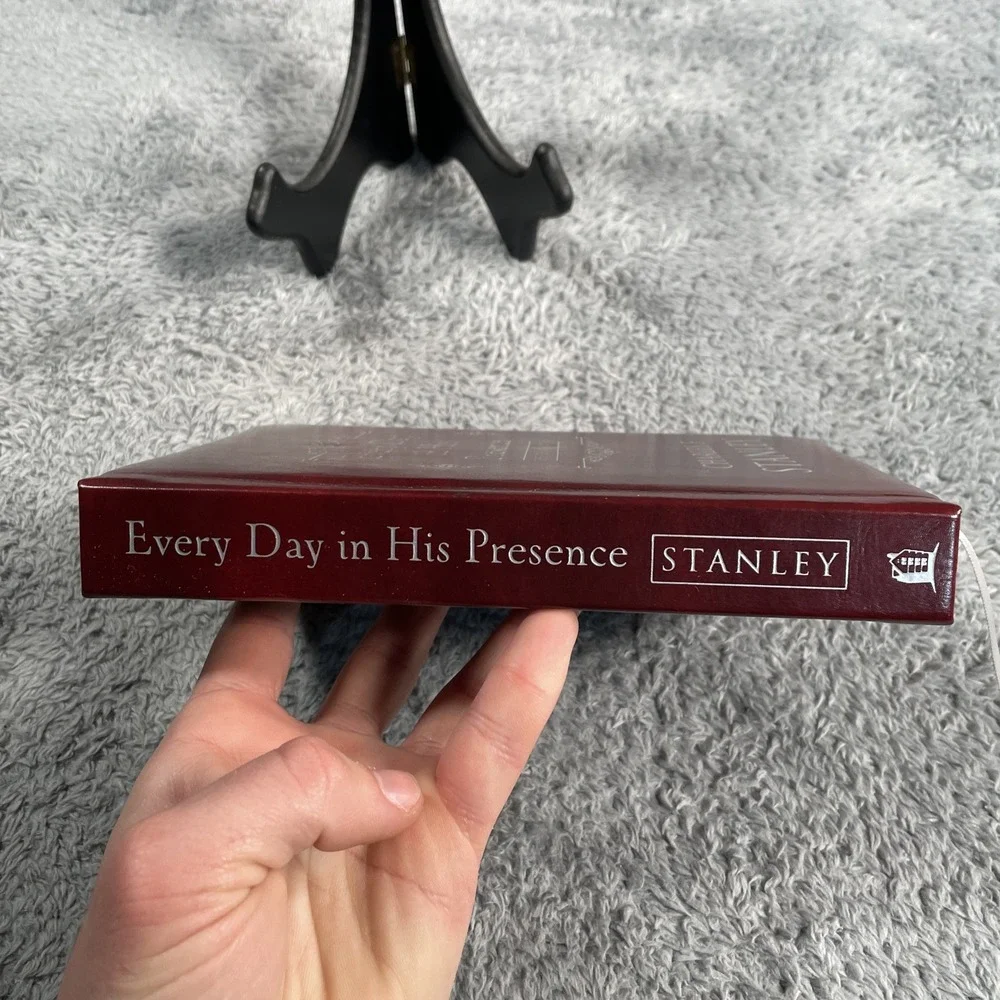 Everyday in His Presence 365 Devotions Charles Stanley Study Word Bible Daily
